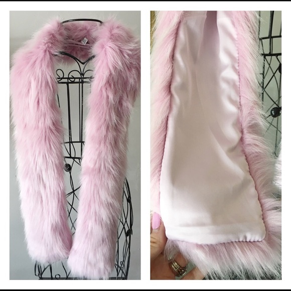 Women's Faux Fur Scarf Mossimo Supply Co Black/ Pink NWT $20 Women's Faux Fur Scarf Mossimo Supply Co Black/ Pink NWT $20